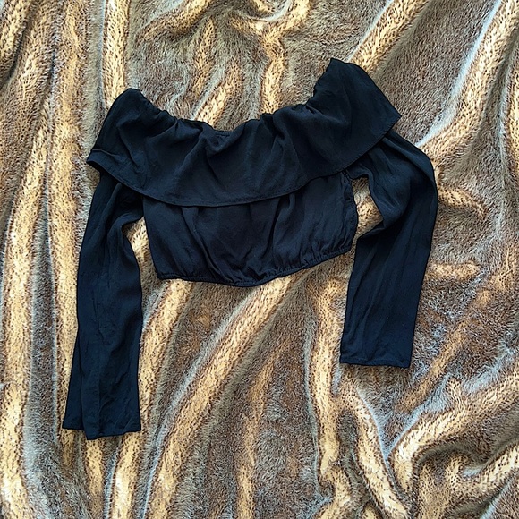 UO Silence + Noise Off-the-Shoulder Crop Top - Picture 5 of 11